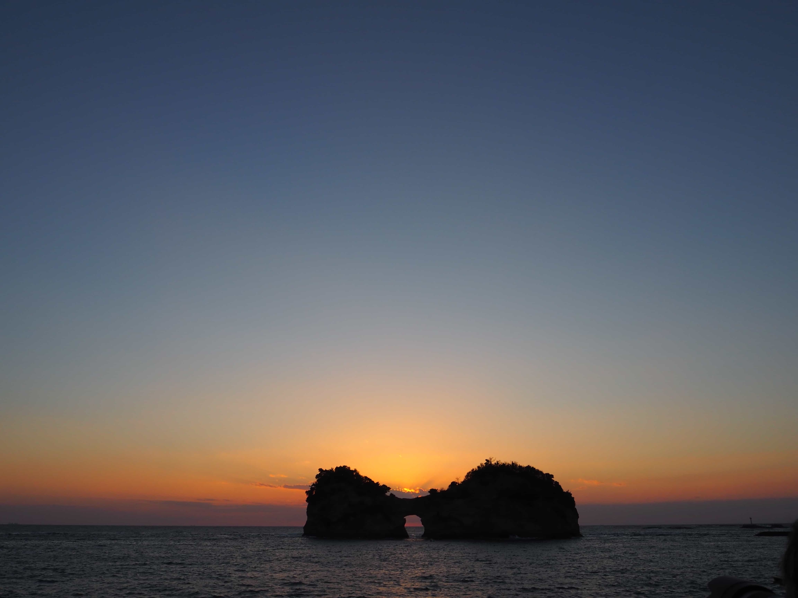 Gate of the Sun: Engetsu Island in Wakayama | inter global age